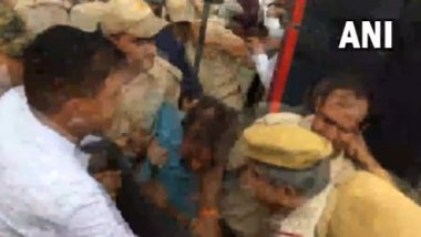 Udaipur Murder Case: कन्हैया लालच्या हत्येतील चार आरोपींना न्यायालयाबाहेर जमावाकडून  मारहाण (Watch Video)